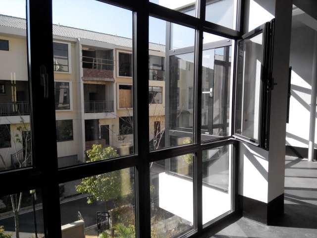 斷橋鋁封陽臺廠家沒選好，終于知道為啥漏水了